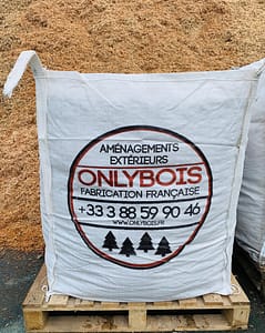 Big bag personnalisé pour l'entreprise ONLYBOIS sur une palette. 